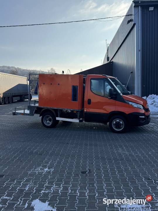 Iveco 35C14 samochód asenizacyjny do obsługi