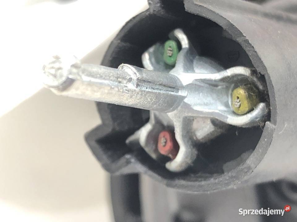 LUSTERKO PRAWY DACIA SANDERO Hatchback