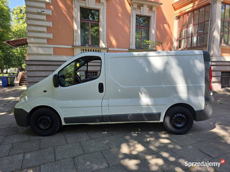 Opel vivaro 20 diesel 2007r blaszak hak łódzkie