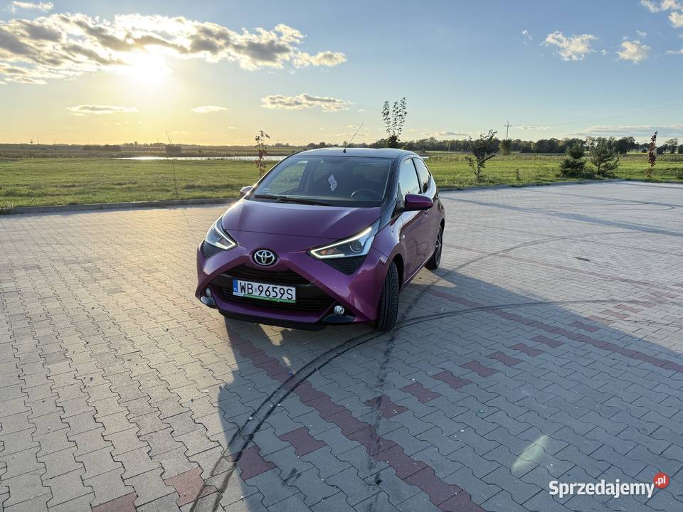 Wyjątkowa Toyota Aygo Magenta salon Polska aluminiowe felgi sprzedam