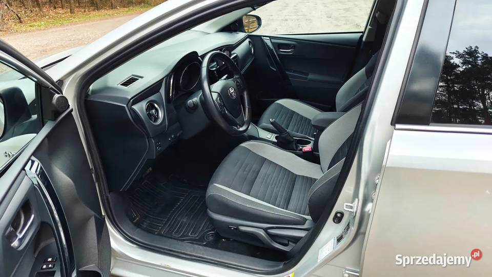 Toyota Auris Toyota Auris Hybrid polift 2016 Tomaszów Mazowiecki