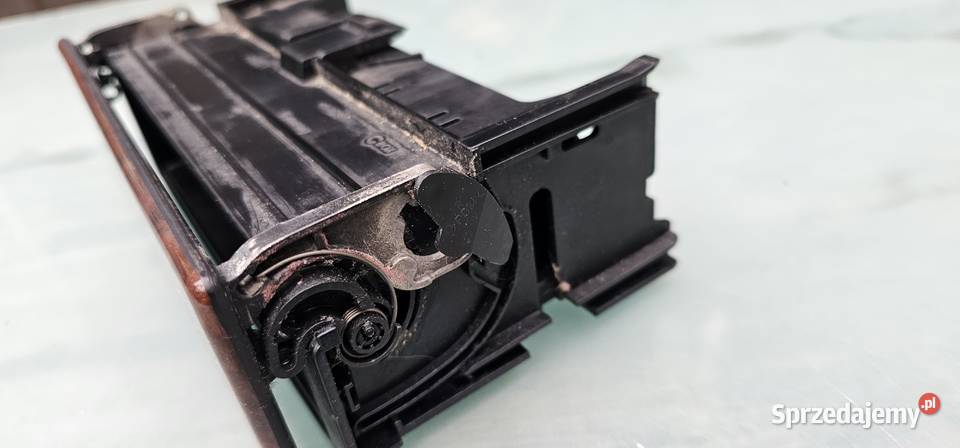 Schowek pod radio mercedes w210 Rok produkcji 1997 wielkopolskie Zbąszyń