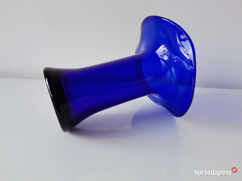 Stary niebieski wazon szkło kobaltowe design PRL