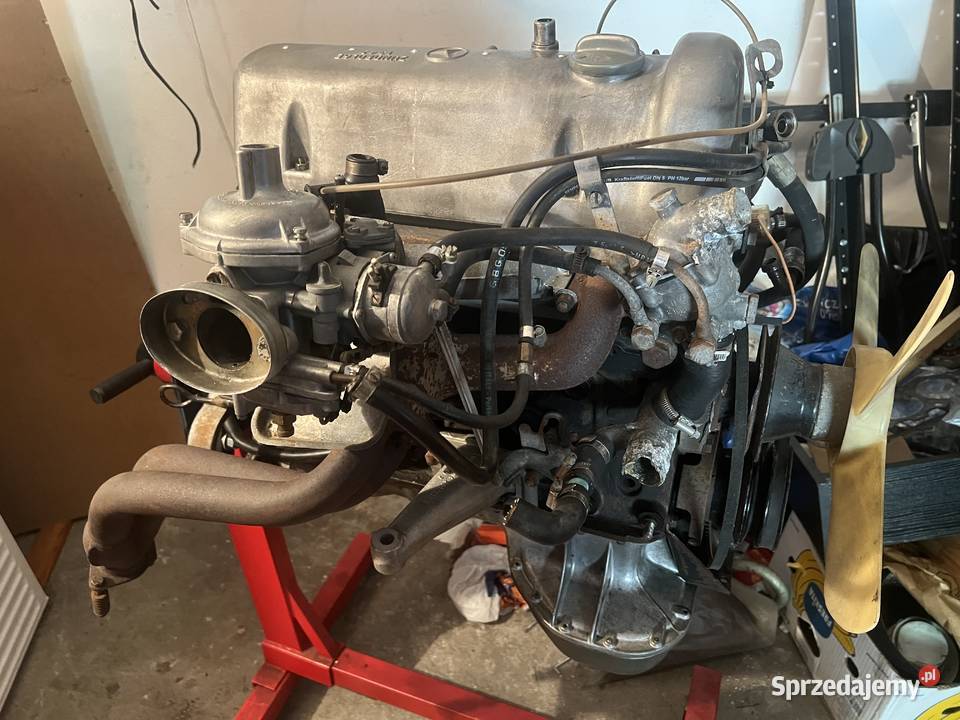 Mercedes W115 silnik 2200 Rok produkcji 1974 Piastów