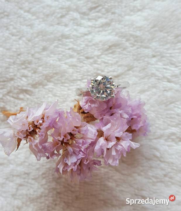 Nowy pierścionek srebrny kolor pojedyncza sprzedam