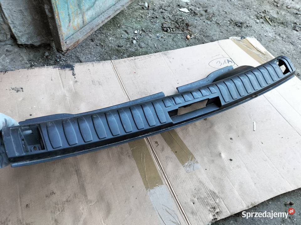 BMW 1 E87 NAKŁADKA OSŁONA RYGLA ZAMKA BAGAŻNIKA Kamień-Kolonia