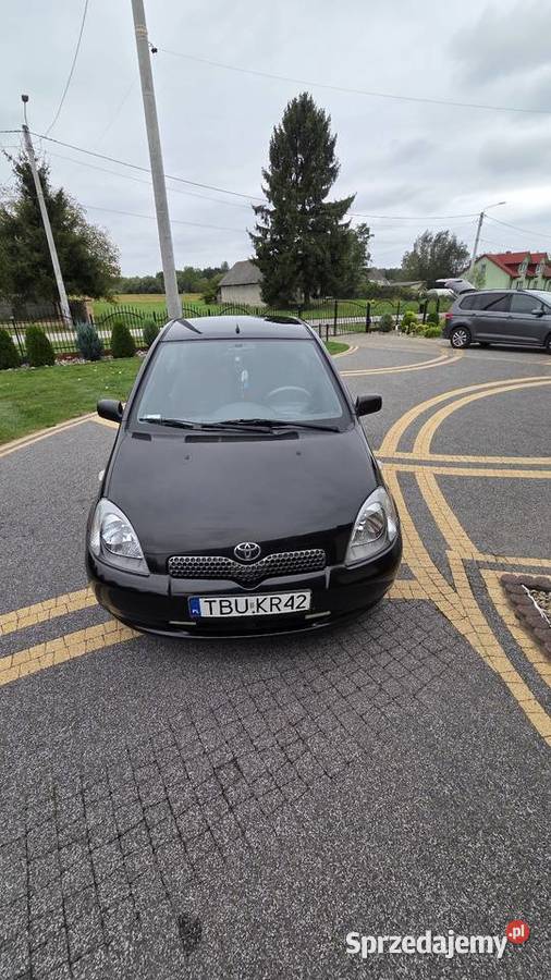 Toyota yaris 10 w super stanie technicznym nowy benzyna