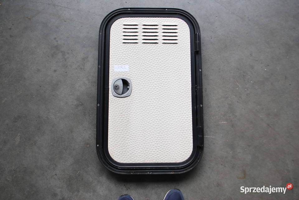 DRZWICZKI SERWISOWELUK BAGAŻOWY 66x41 VAT marża Przyczepy i naczepy