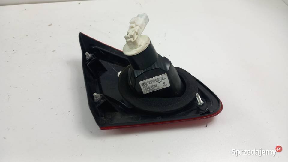 NISSAN QASHQAI J10 LIFT LAMPA TYŁ PRAWA W KLAPĘ Zbierkowo
