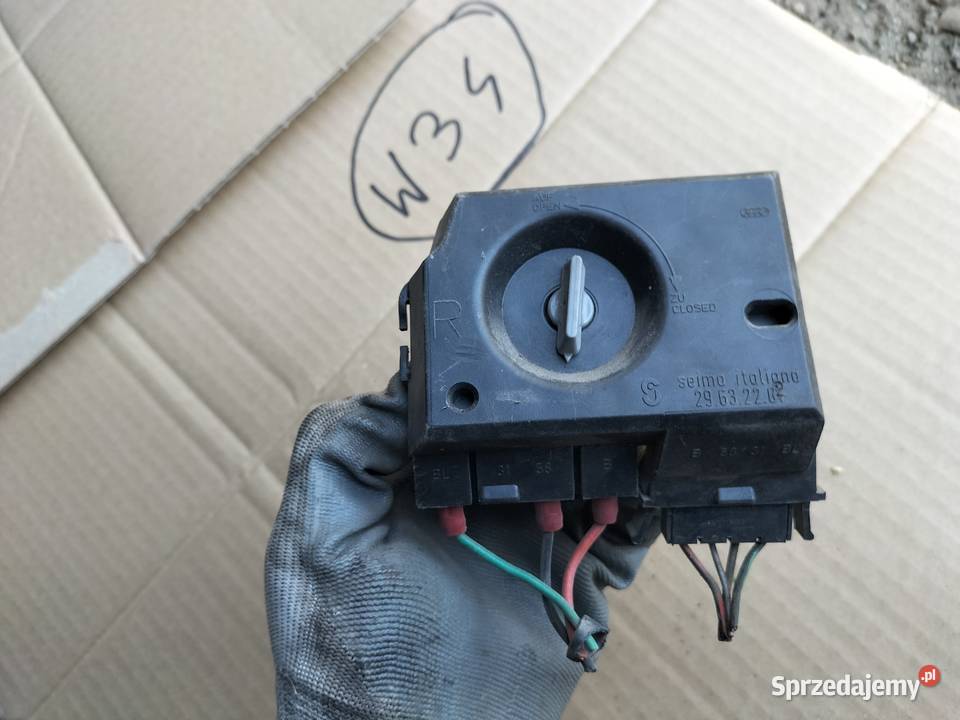 AUDI 80B4 80B3 SEDAN GNIAZDO OPRAWKA WKŁAD LAMPY