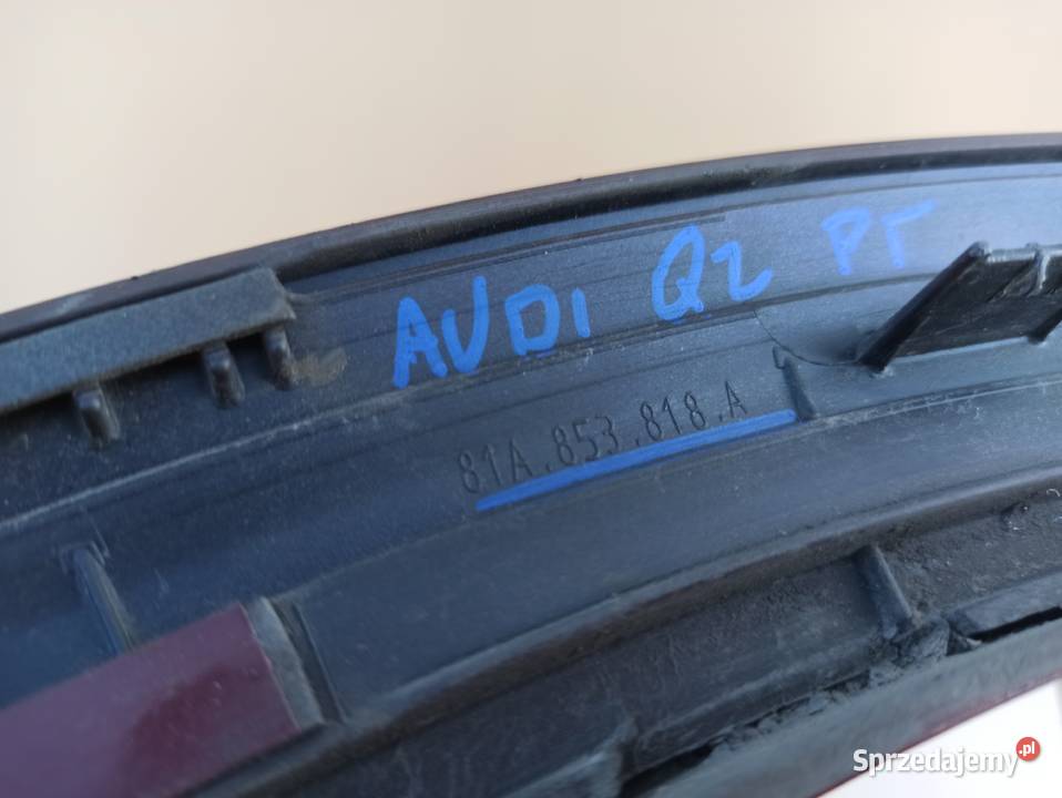 AUDI Q2 LISTWA BŁOTNIKA PRAWY TYŁ Bieleń