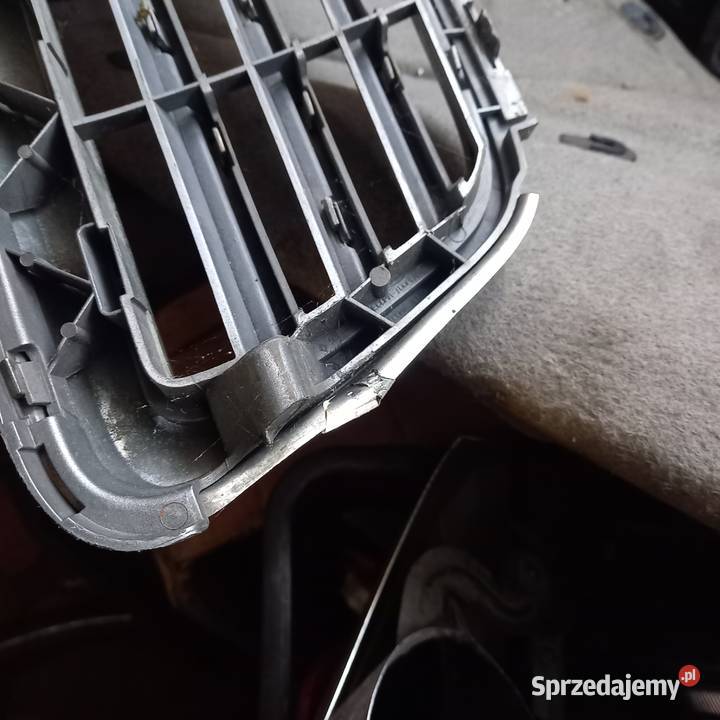 Grill atrapa W204 Cklasa