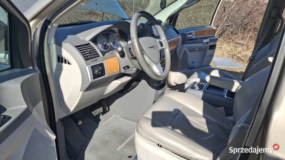 Chrysler Town Country 40 uszkodozny Brzeg Dolny