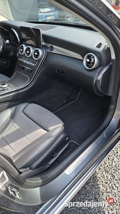Mercedes Salon piękny zabezpieczony folią serwis kujawsko-pomorskie Ciele