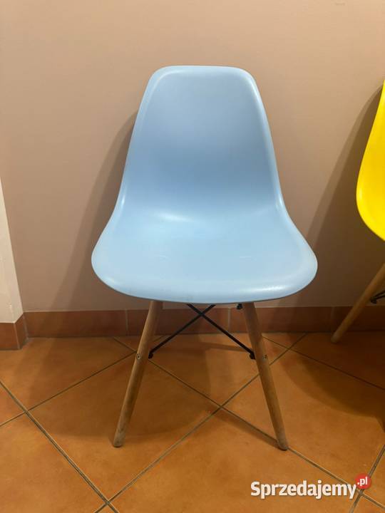 Komplet kolorowych krzeseł mazowieckie