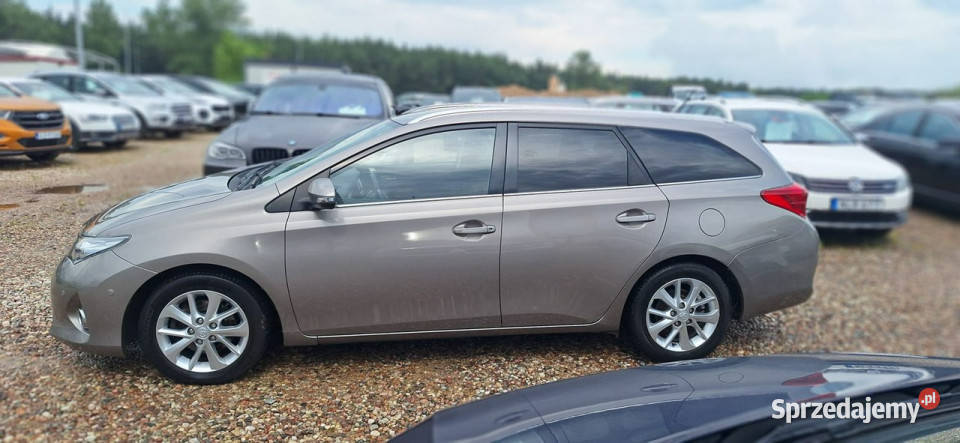 Toyota Auris duza navi kamera cofania ledy II czujnik parkowania Motoryzacja sprzedam