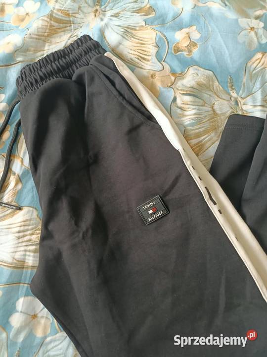 Komplet dresowy Tommy Hilfiger nowy model czarny