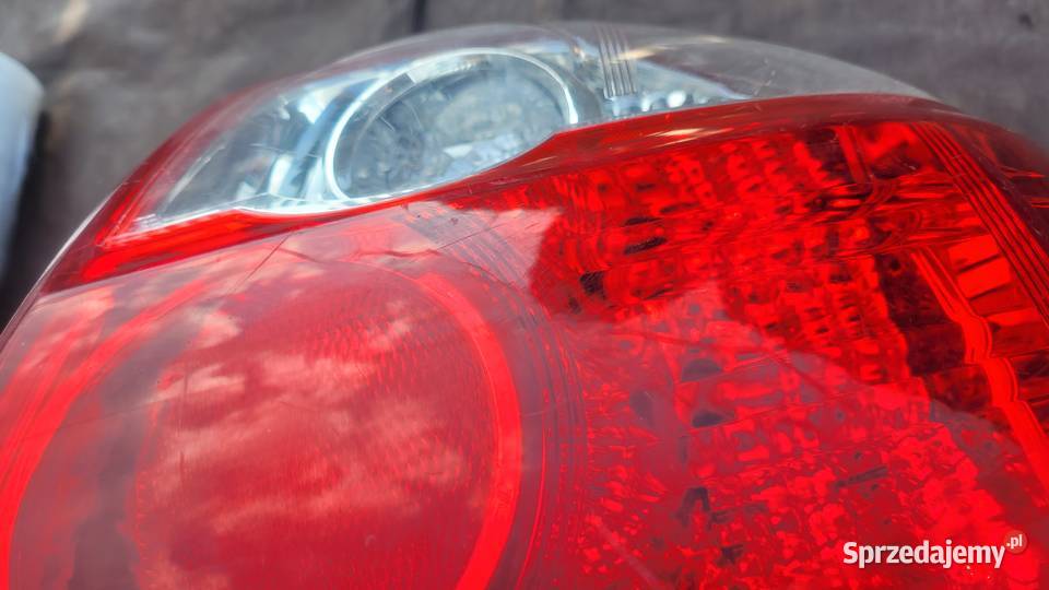 TOYOTA AURIS E15 LIFT 10 LAMPA TYLNA PRAWA śląskie Ruda Śląska