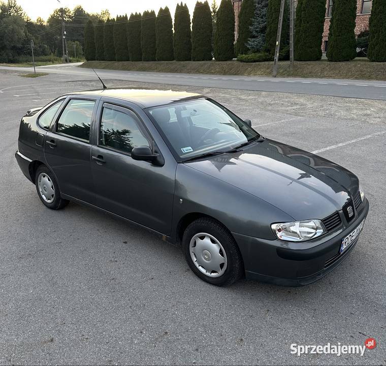 Seat cordoba 14 benzyna 2002r Sedan / Limuzyna Cordoba Słotowa