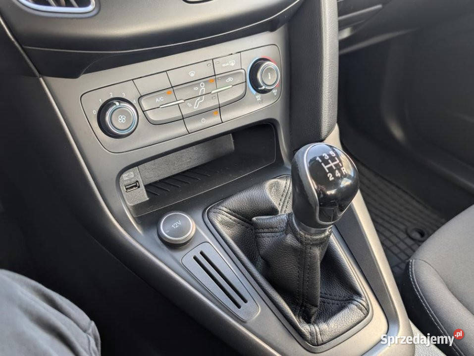 FORD Focus 2018r Salon Niski Przebieg Osoby 1596cm3