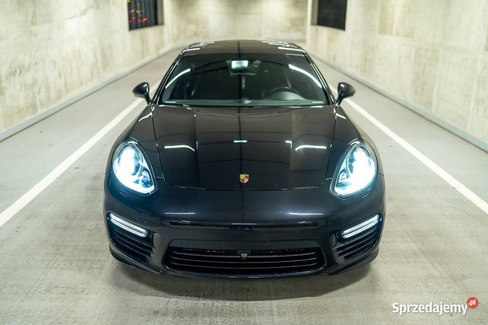 48 V8 BiTurbo AWD Sport Chrono Burmester Carbon bluetooth