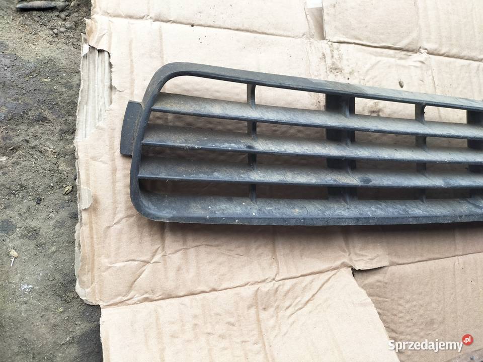 AUDI 80 B4 ŚRODKOWA KRATKA ZDERZAKA PRZEDNIEGO osobowe Kamień-Kolonia