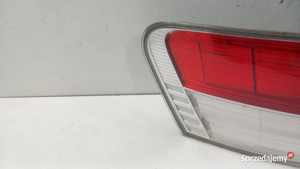 TOYOTA AVENSIS T27 KOMBI LAMPA TYŁ LEWA Zbierkowo