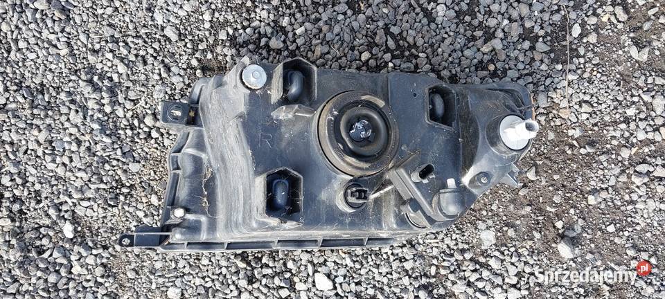 Mitsubishi Pajero pinin lampa prawy przód Byków