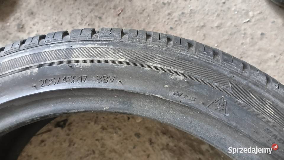 Opony zimowe 235 60 17 Bridgestone Nysa