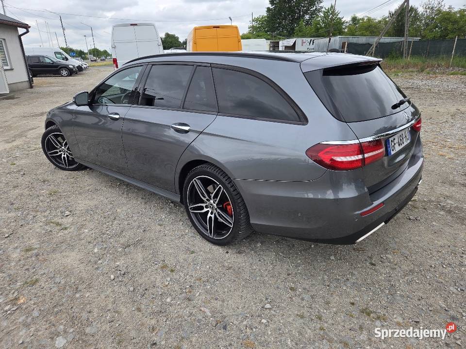 MERCEDES E400D Krasne
