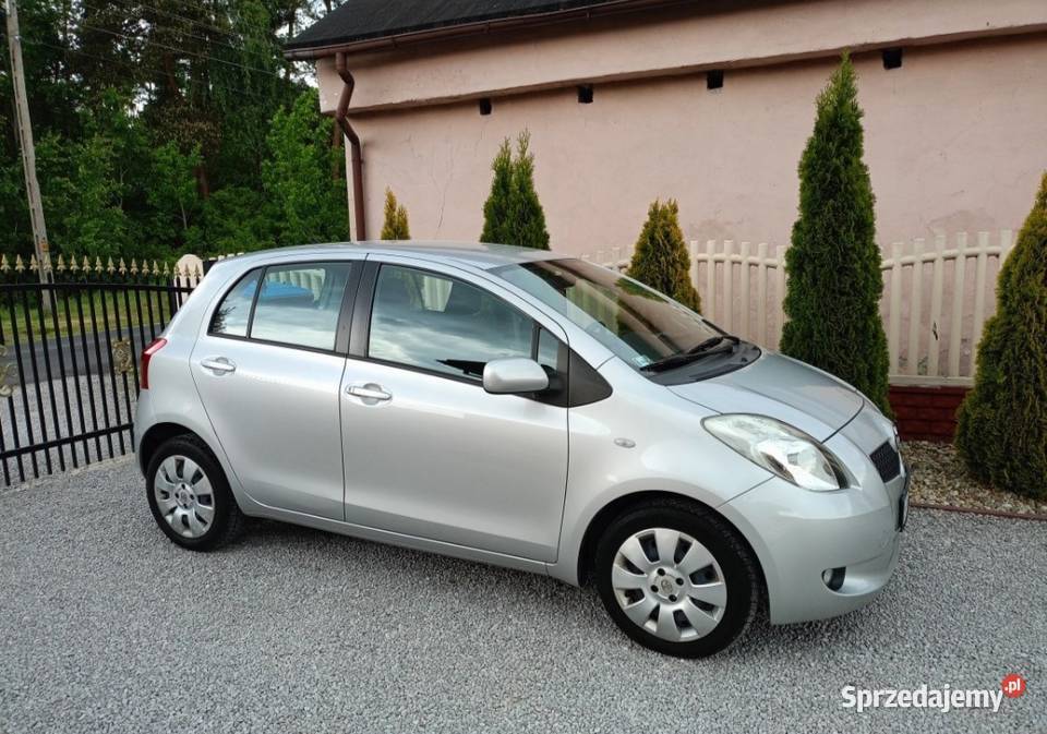 ŚLICZNA TOYOTA YARIS 2006 13 benzyna NISKI Radomsko
