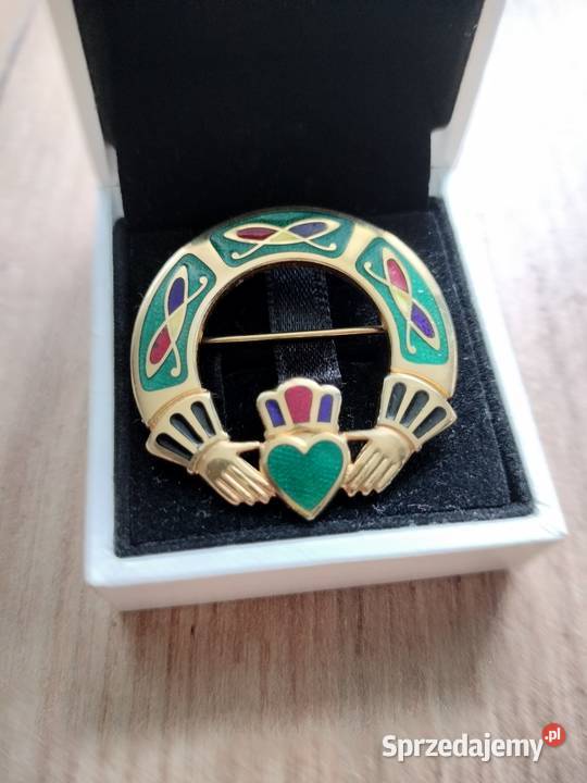 Śliczna broszka serce w dłoniach platerowana Pozostałe