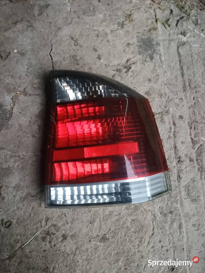 Lampa tylna ciemna dymiona Opel Vectra C osobowe lubelskie
