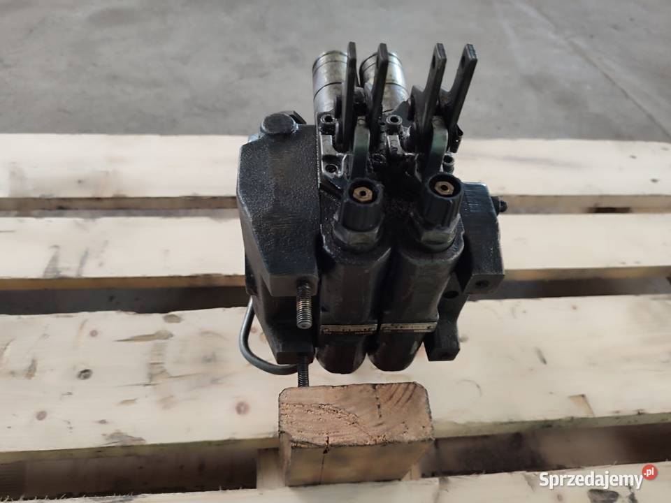 Rozdzielacz hydrauliczny gniazda DEUTZ FAHR wielkopolskie Wilkowo