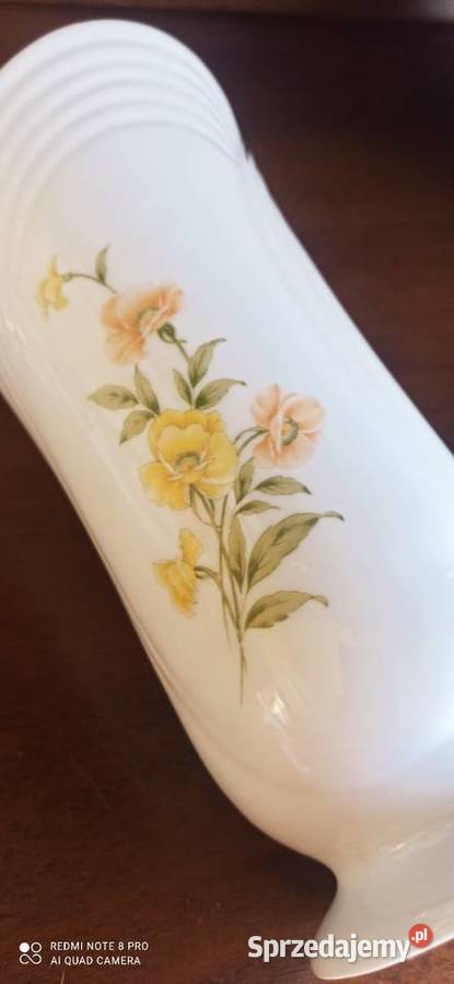 Wazon z subtelnymi kwiatami w trzech kasetonach Gdańsk