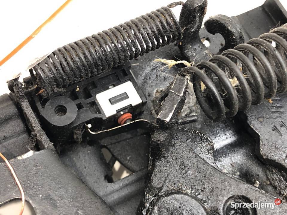 ZAMEK MASKI DACIA DUSTER Hatchback