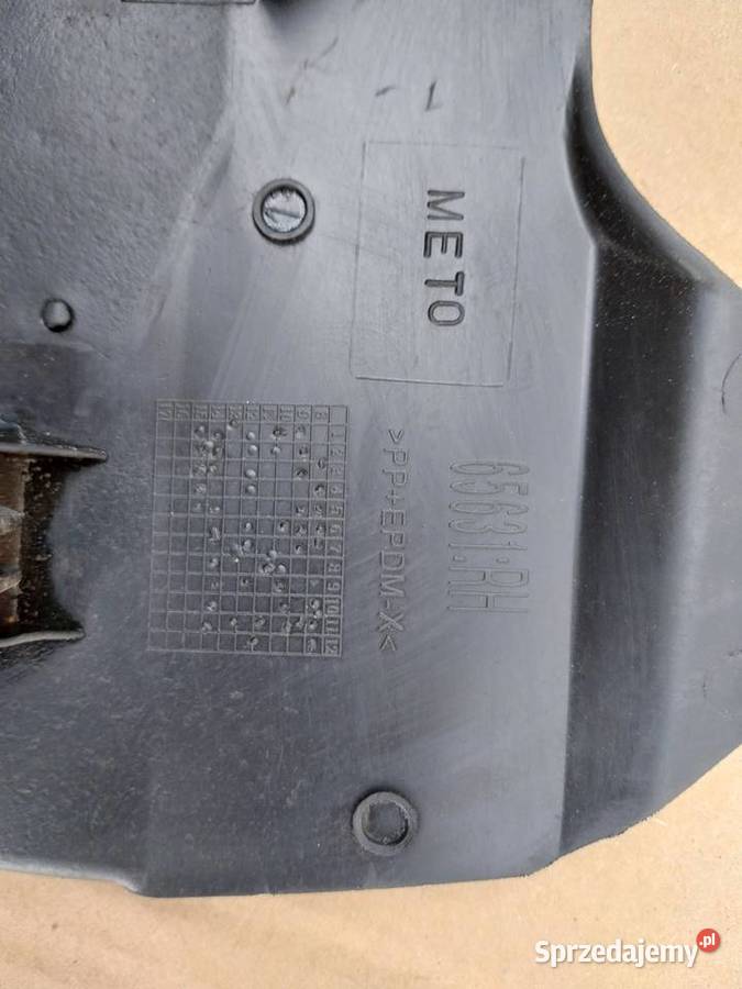 TOYOTA AVENSIS 2015 chlapacz prawy tyl osobowe