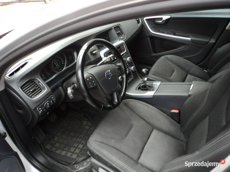 Volvo V60 sprzedam ładne VOLVO V60 16 B 150 STAN ASR (kontrola trakcji)