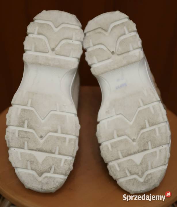 Damskie buty trzewiki trapery firmy SINSAY 39 Kozaki