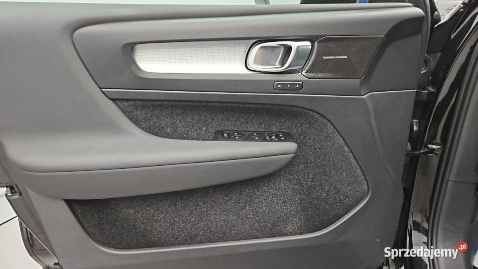 Volvo XC 40 B3 Plus Dark aut Z Polskiego Salonu nieuszkodzony
