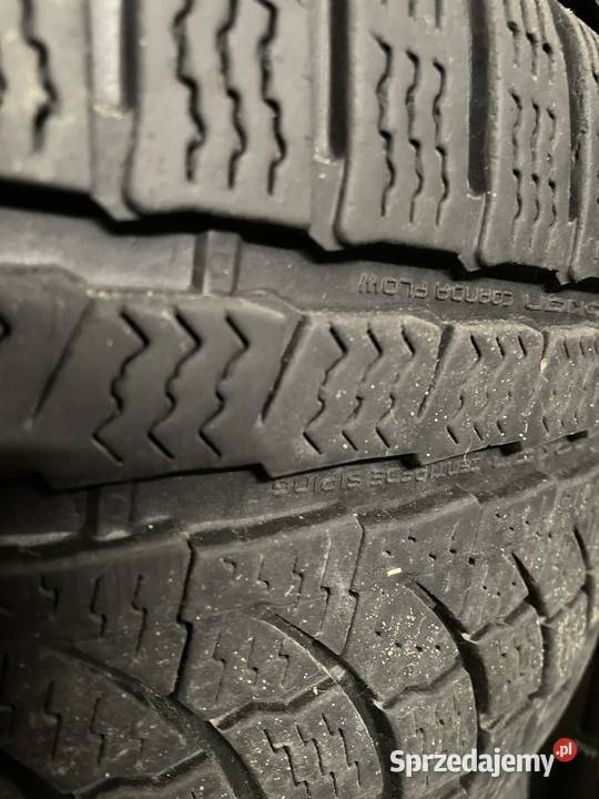 Pełne koła opony zimowe Nokian 22555 R17 z Bielsko-Biała