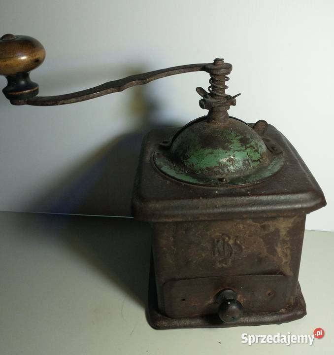 Metalowodrewniany ręczny młynek stary