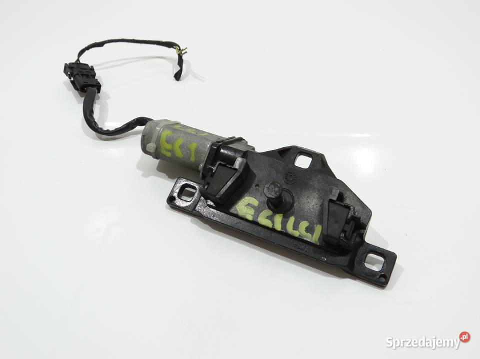 ZAMEK RYGIEL KLAPY BAGAŻNIKA BMW E61 LCI Zamki, wkładki i kluczyki Strzyżewice