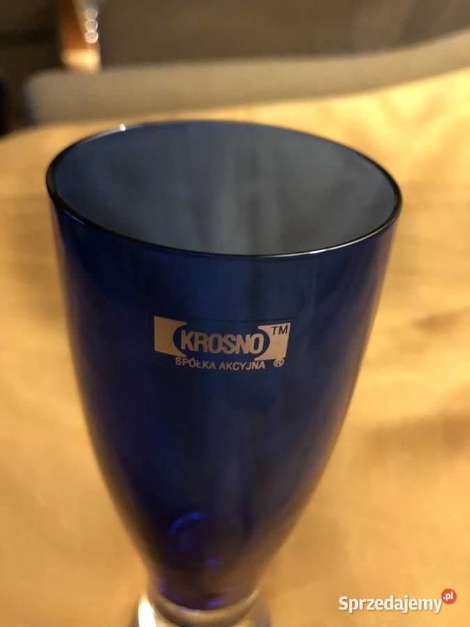 Szklanki kobaltowe łodygowe w stanie 4 sztuki Zegrze