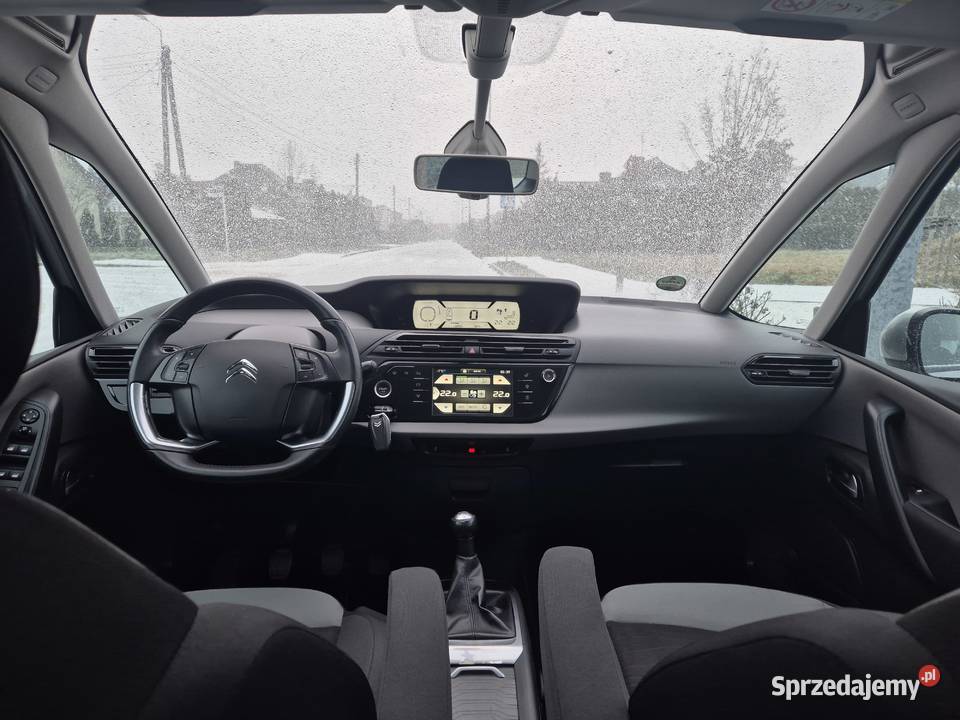 16 nawigacja mały przebieg serwisowany zadbany czujnik zmierzchu sprzedam