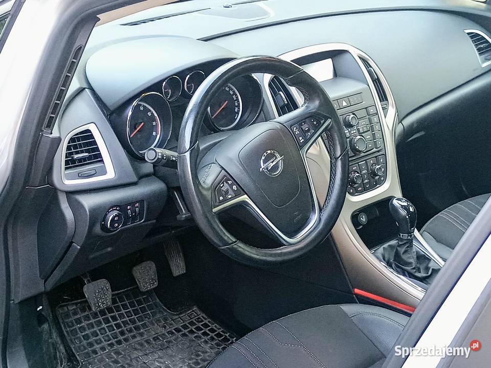 Opel Astra J 2013r 14T 140 BENZYNA Łuków