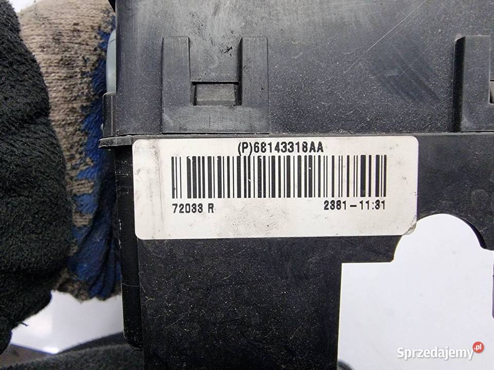 SKRZYNKA BEZPIECZNIKÓW FIAT FREEMONT P68143318AA osobowe Lipno