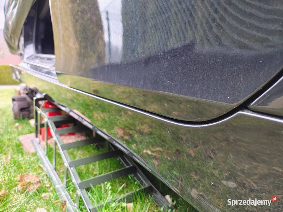 Drzwi lewy tył BMW E61 Black Saphir Metalic osobowe Świnna