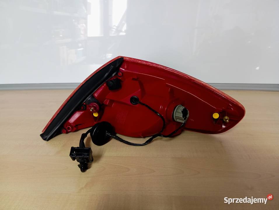 PEUGEOT 307CC LAMPA tylna LED lewa w błotnik i osobowe