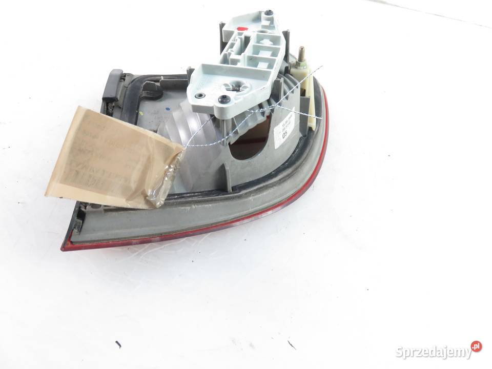 LAMPA LEWA TYLNA KLAPA MERCEDES 211 A2118201364 osobowe sprzedam